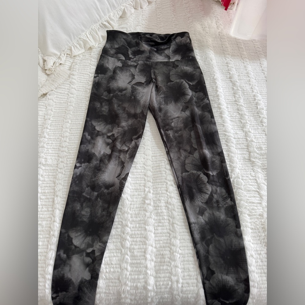 Onzie Black & Gray Floral High-Waist Leggings